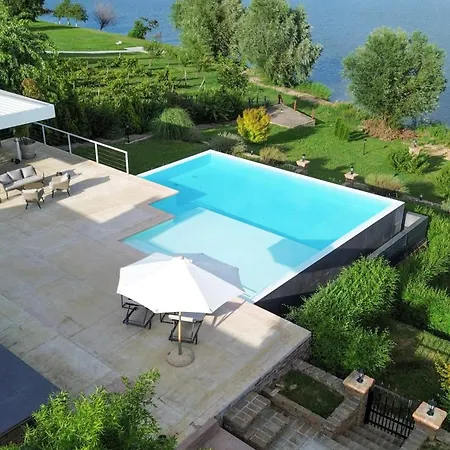 Villa House By Nivo *